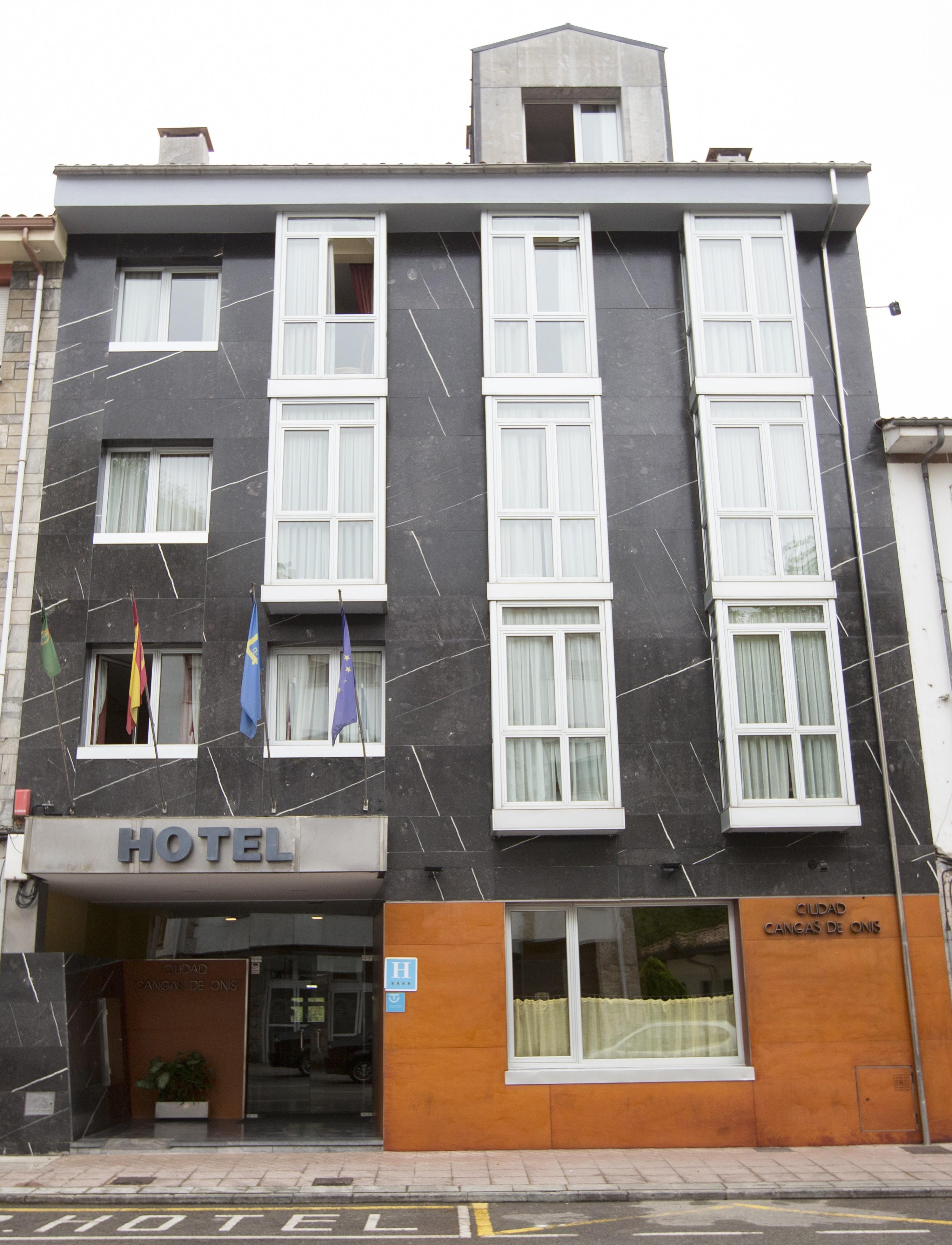 Hotel Ciudad Onís Exteriör bild